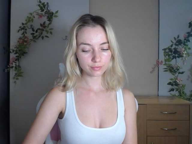 LuciaGlow live cam on BongaCams