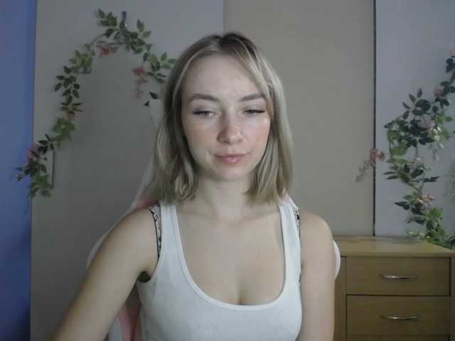 LuciaGlow live cam on BongaCams