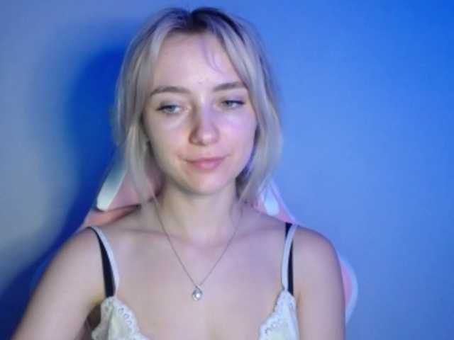 LuciaGlow live webcam show