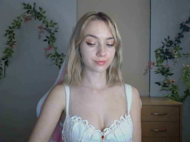 LuciaGlow live cam on BongaCams