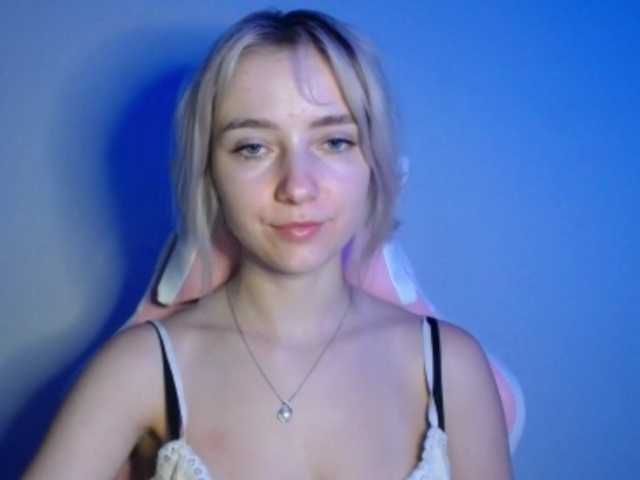 LuciaGlow live webcam show