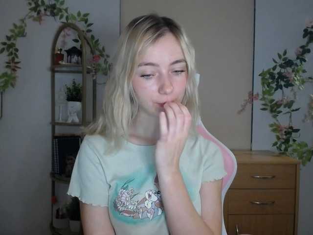 LuciaGlow live cam on BongaCams