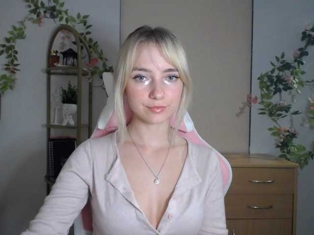 LuciaGlow live cam on BongaCams