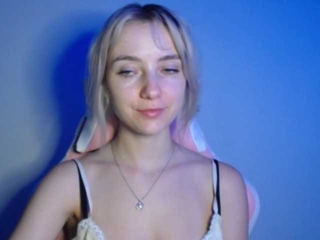 LuciaGlow live webcam show