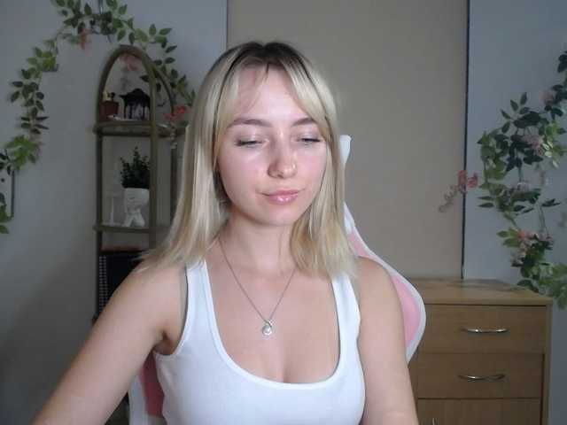 LuciaGlow live cam on BongaCams