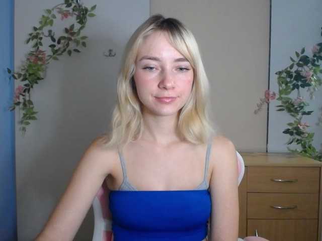 LuciaGlow live cam on BongaCams