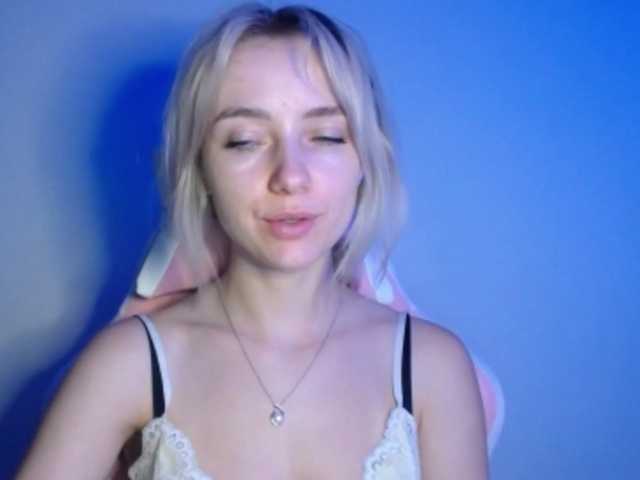 LuciaGlow live webcam show