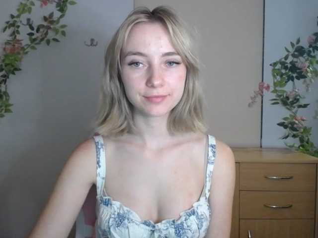 LuciaGlow live cam on BongaCams