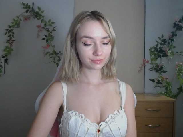 LuciaGlow live cam on BongaCams