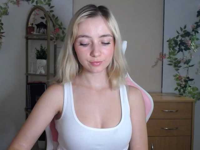 LuciaGlow live cam on BongaCams