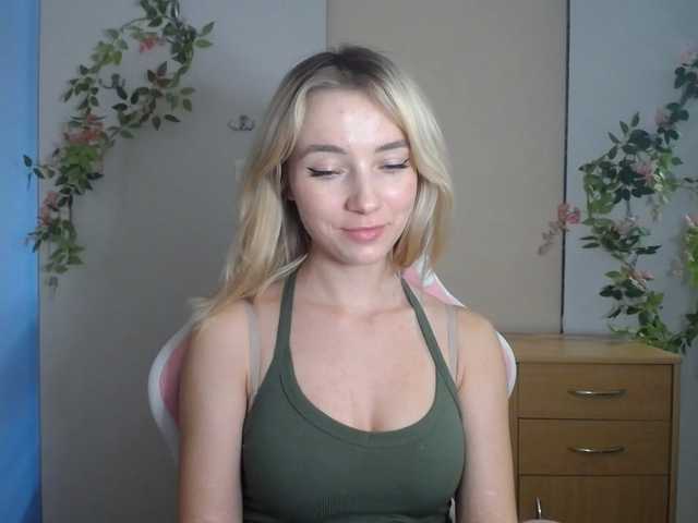 LuciaGlow live cam on BongaCams