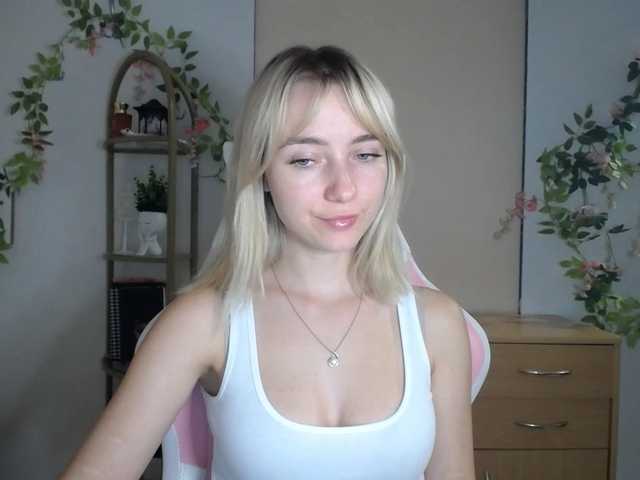 LuciaGlow live cam on BongaCams