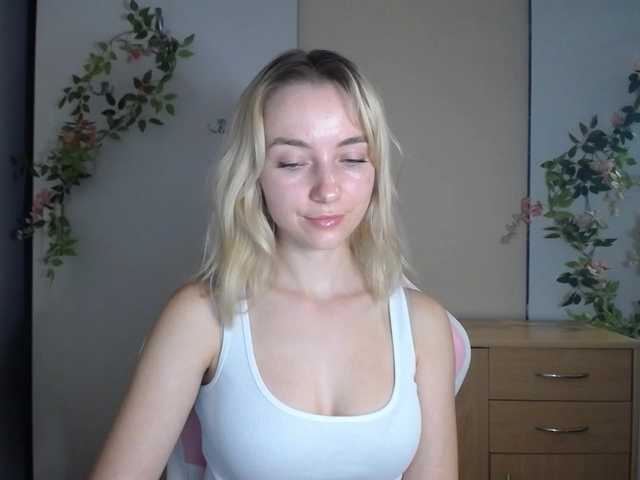 LuciaGlow live cam on BongaCams