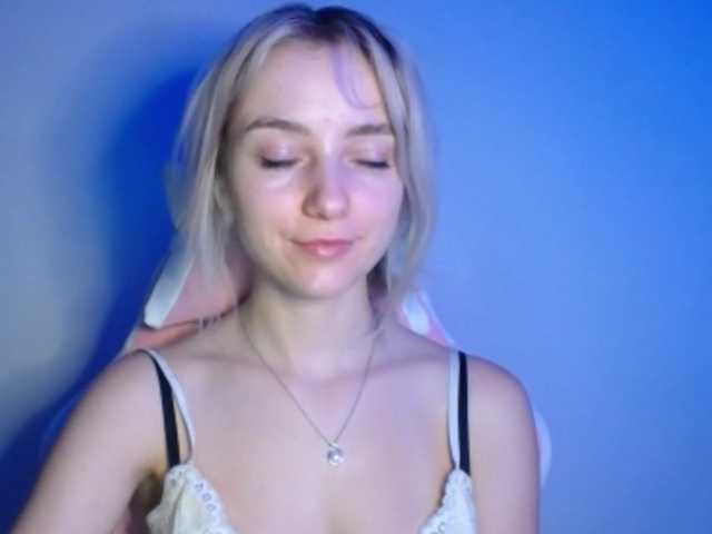 LuciaGlow live webcam show