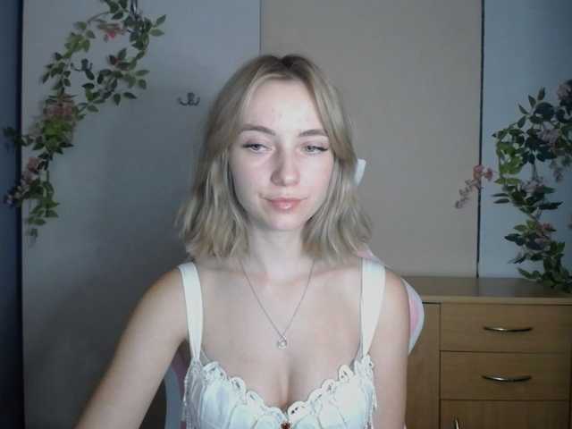 LuciaGlow live cam on BongaCams
