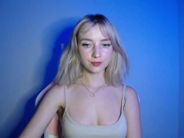 LuciaGlow live webcam show