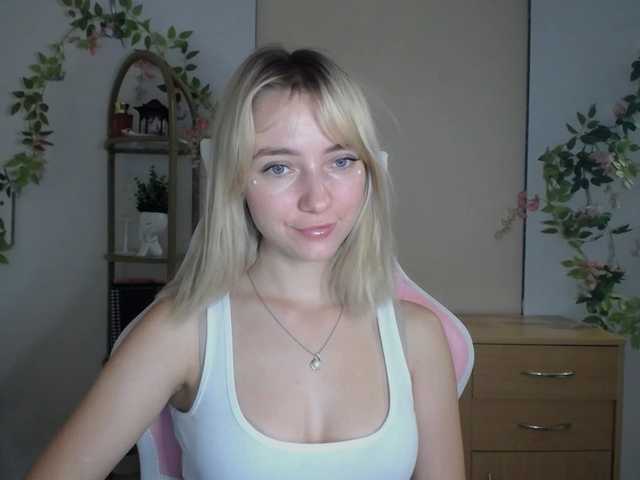 LuciaGlow live cam on BongaCams