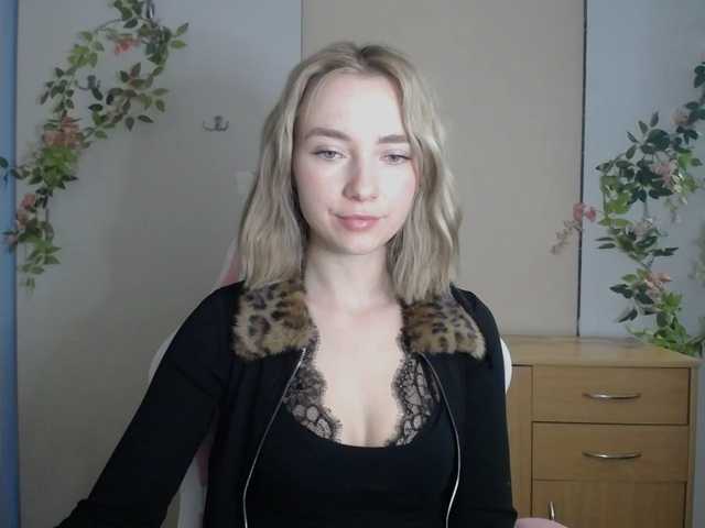 LuciaGlow live cam on BongaCams
