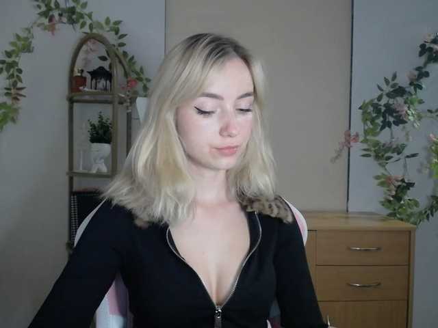 LuciaGlow live cam on BongaCams