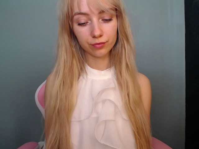 LuciaGlow's BongaCams show and profile