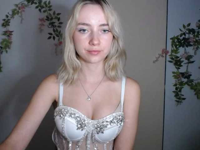 LuciaGlow live cam on BongaCams