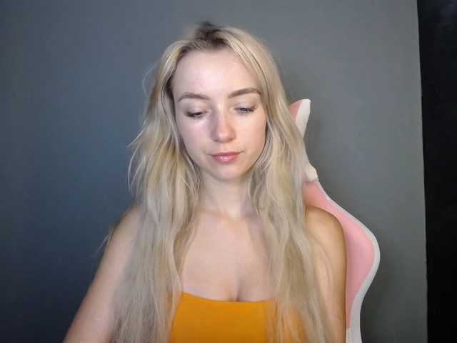 LuciaGlow live cam on BongaCams