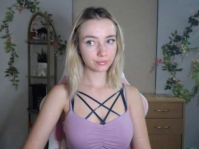 LuciaGlow live cam on BongaCams