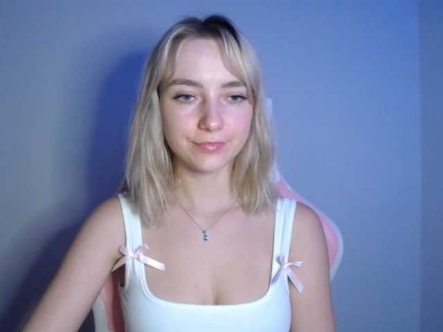 LuciaGlow live cam on BongaCams