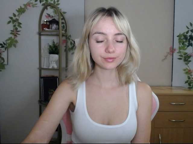 LuciaGlow live cam on BongaCams