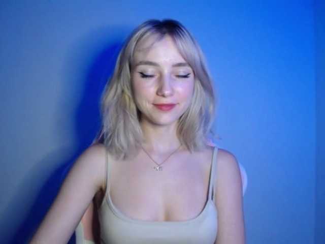 LuciaGlow live cam on BongaCams