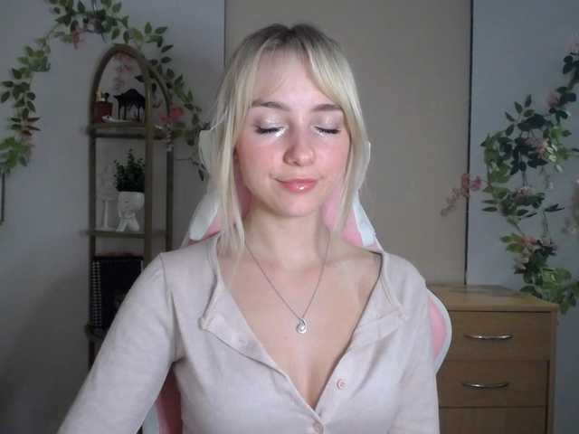 LuciaGlow live cam on BongaCams