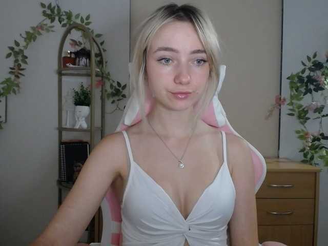 LuciaGlow live cam on BongaCams