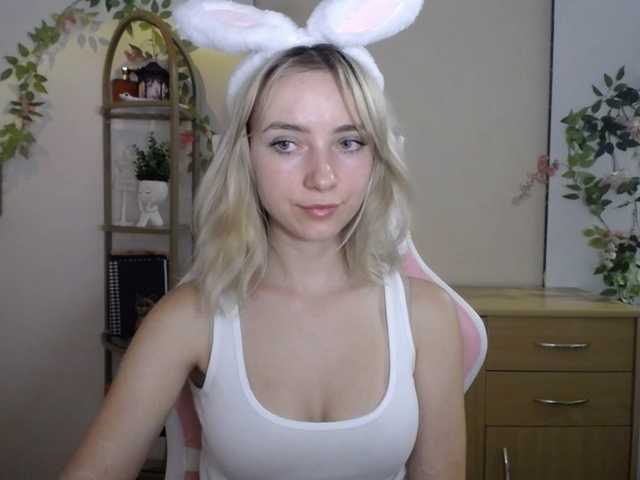LuciaGlow live cam on BongaCams