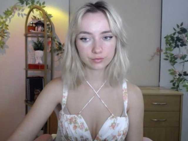 LuciaGlow live cam on BongaCams