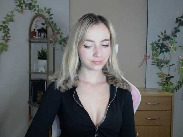 LuciaGlow live cam on BongaCams