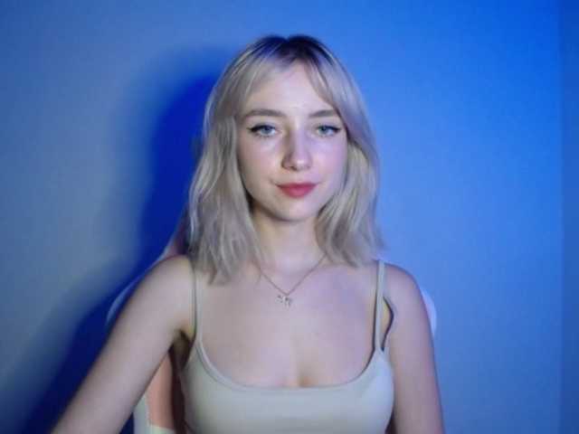 LuciaGlow live webcam show