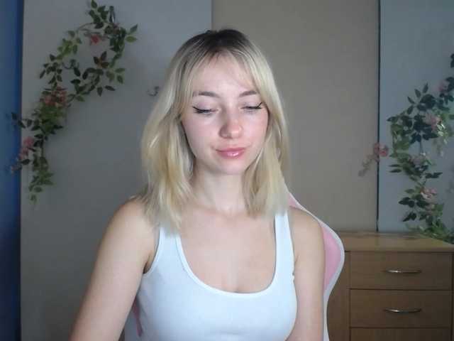LuciaGlow live cam on BongaCams