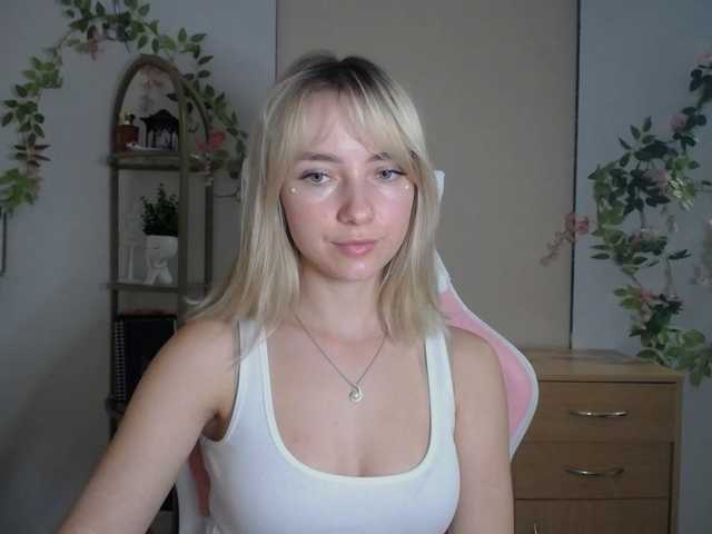 LuciaGlow live cam on BongaCams