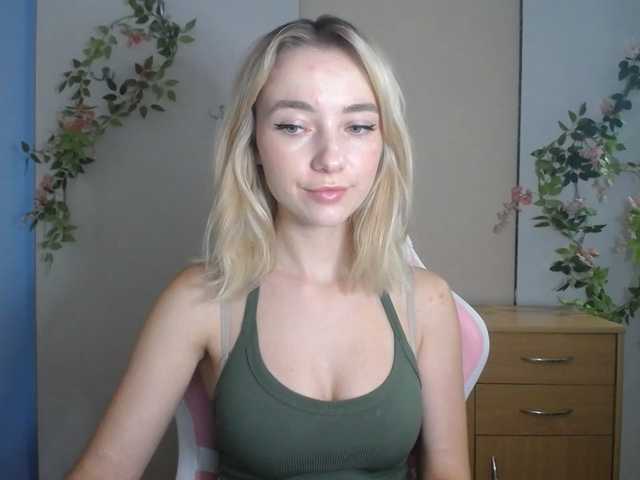 LuciaGlow live cam on BongaCams