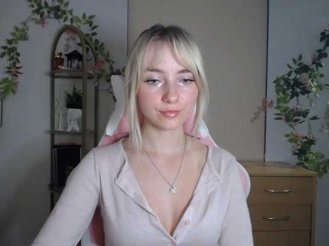 LuciaGlow live cam on BongaCams