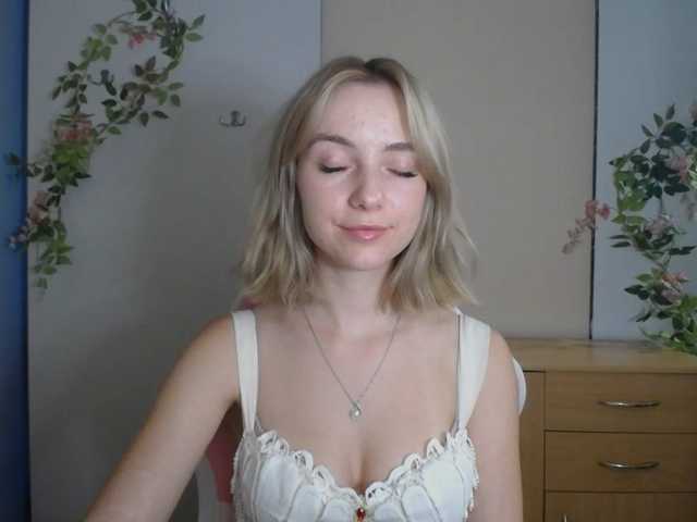LuciaGlow live cam on BongaCams
