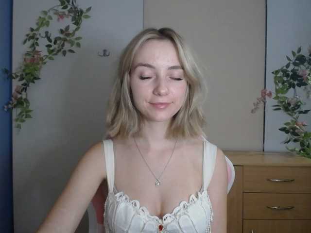 LuciaGlow live cam on BongaCams