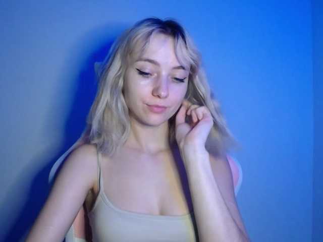 LuciaGlow live webcam show