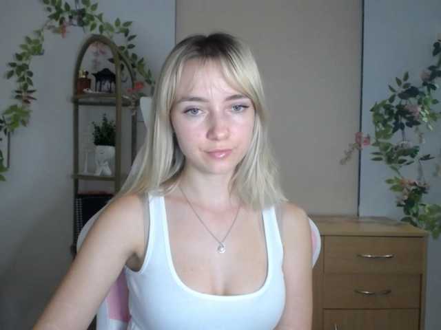 LuciaGlow live cam on BongaCams