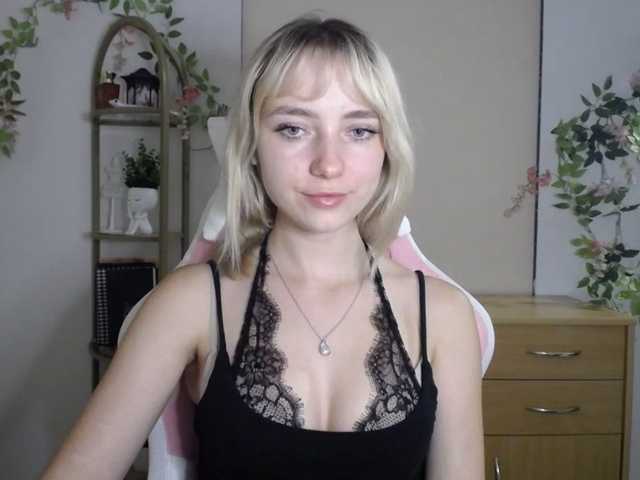 LuciaGlow live cam on BongaCams