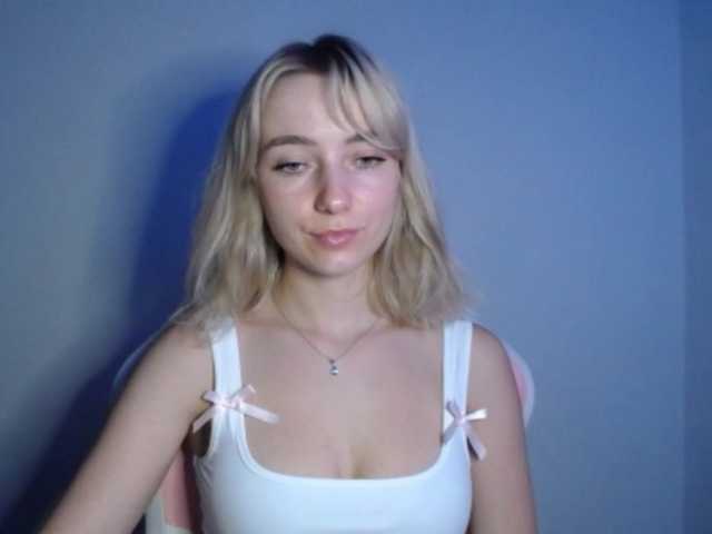 LuciaGlow live webcam show