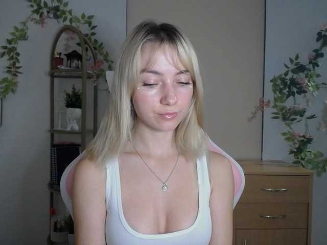 LuciaGlow live cam on BongaCams
