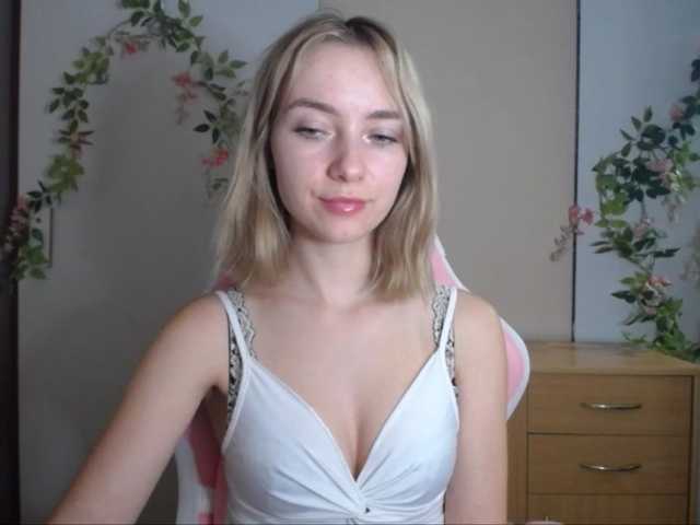 LuciaGlow live cam on BongaCams