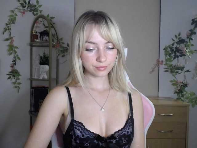 LuciaGlow live cam on BongaCams