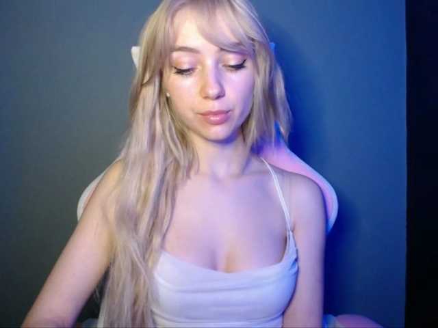 LuciaGlow's BongaCams show and profile